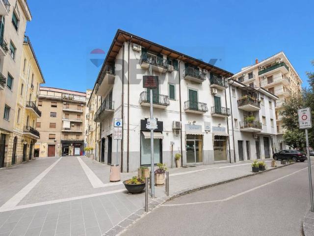 Appartamento in vendita a Cosenza via molinella, 1/b, Centro