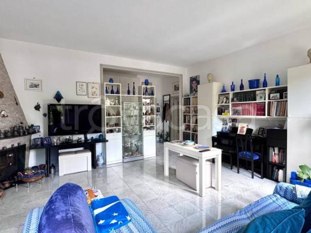 Appartamento in vendita a Corsico via Alzaia Trieste, 7