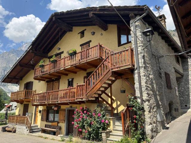 Appartamento in vendita a Courmayeur AO