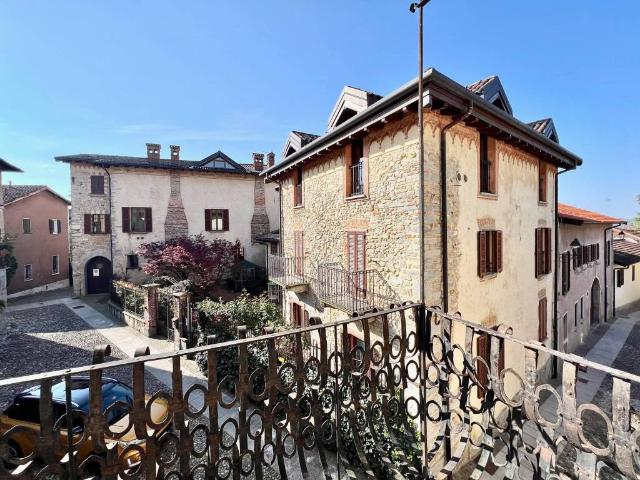 Appartamento in vendita a Daverio VA