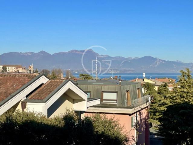 Appartamento in vendita a Desenzano del Garda, Desenzano del Garda