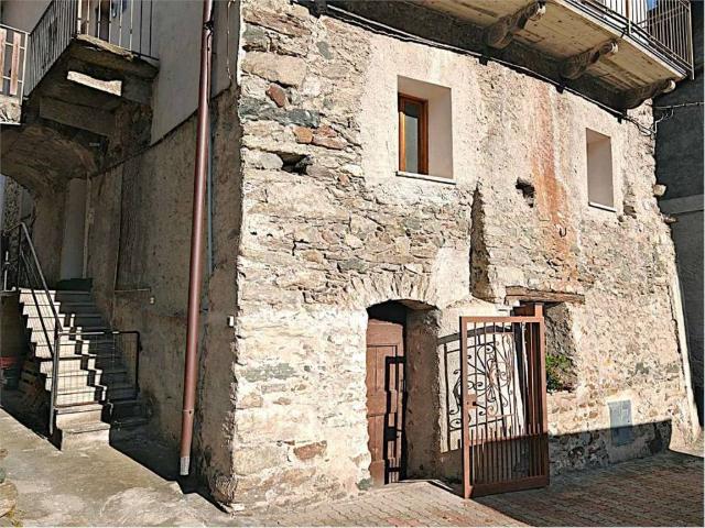 Appartamento in vendita a Donnas AO