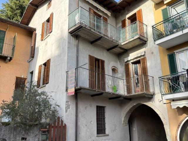 Appartamento in vendita a Erba CO