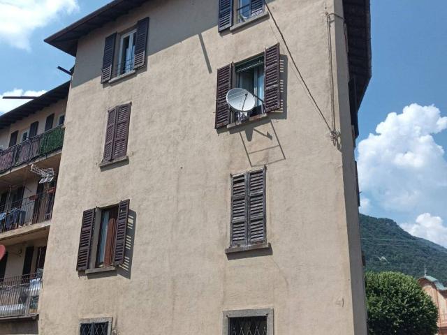 Appartamento in vendita a Erba CO