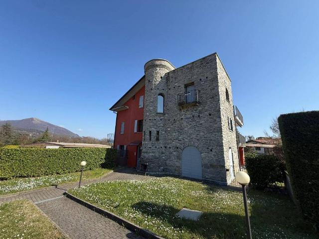 Appartamento in vendita a Erba CO