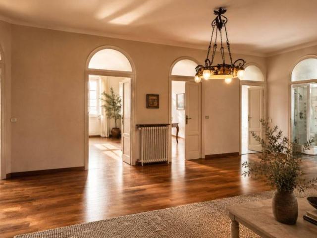 Appartamento in vendita a Erba via Luigi Majnoni, 2