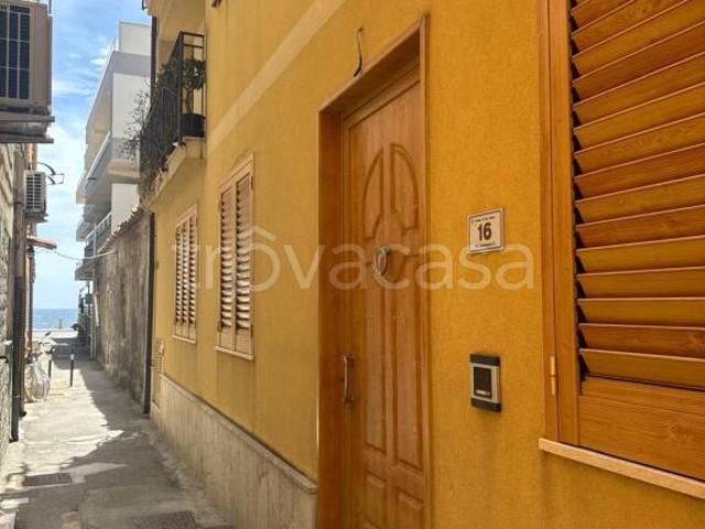 Appartamento in vendita a Furci Siculo via Interdonato, 16