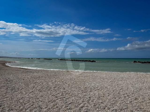 Appartamento in vendita a Falconara Marittima AN