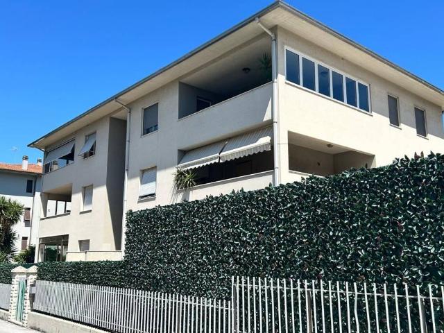 Appartamento in vendita a Falconara Marittima AN