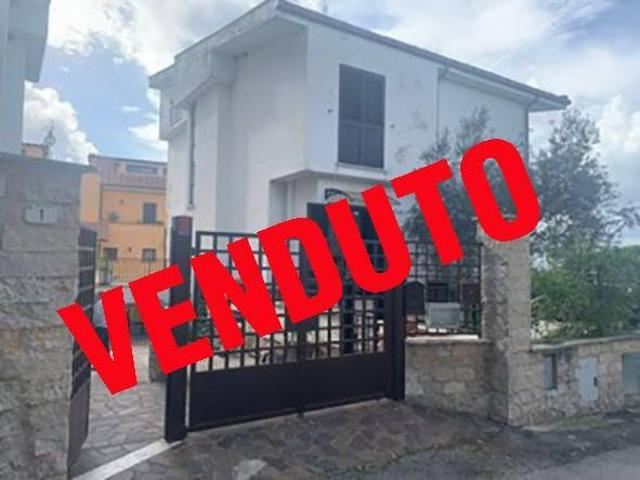 Appartamento in vendita a Fara in Sabina RI