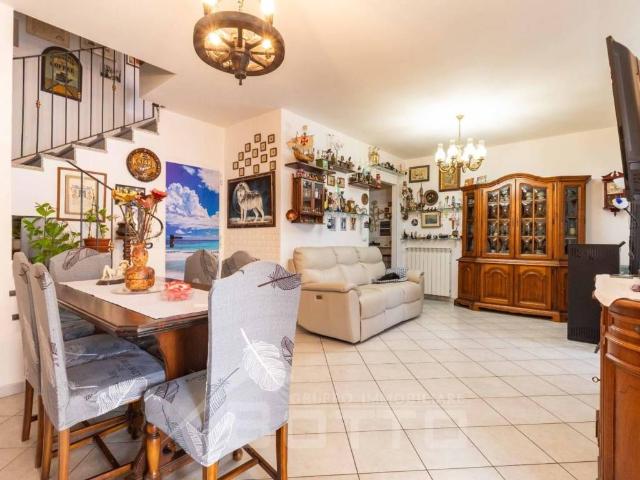 Appartamento in vendita a Fara Novarese NO