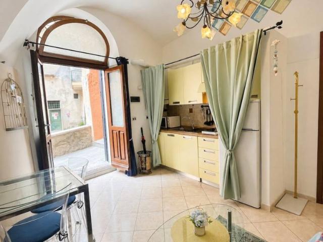 Appartamento in vendita a Finale Ligure piazza dell'Oro