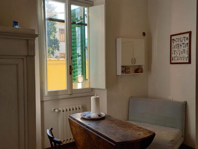 APPARTAMENTO in VENDITA a FIRENZE CENTRO OLTRARNO / S. SPIRITO / S.FREDIANO di 4 vani