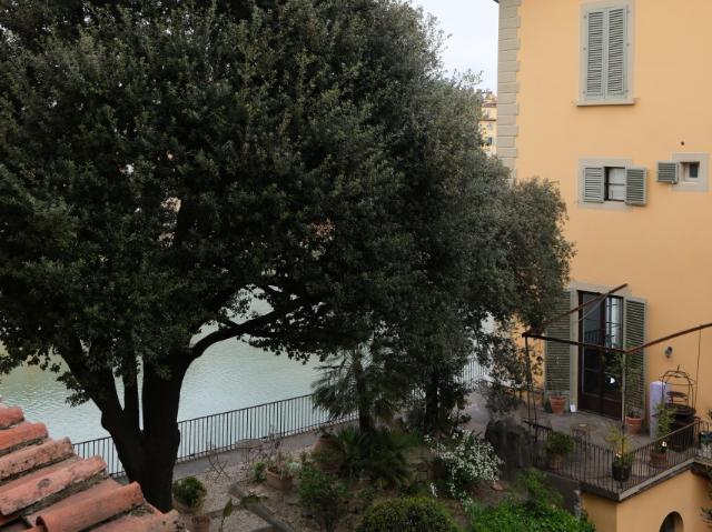 APPARTAMENTO in VENDITA a FIRENZE CENTRO OLTRARNO / S. SPIRITO / S.FREDIANO di 5 vani