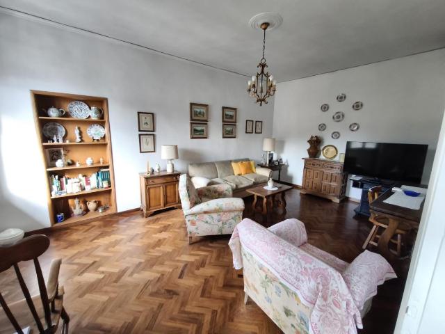 APPARTAMENTO in VENDITA a FIRENZE CENTRO OLTRARNO / S. SPIRITO / S.FREDIANO di 5 vani