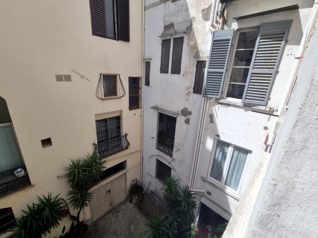 APPARTAMENTO in VENDITA a FIRENZE CENTRO OLTRARNO / S. SPIRITO / S.FREDIANO di 5 vani