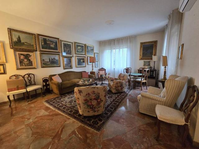 Appartamento in vendita a Firenze FI