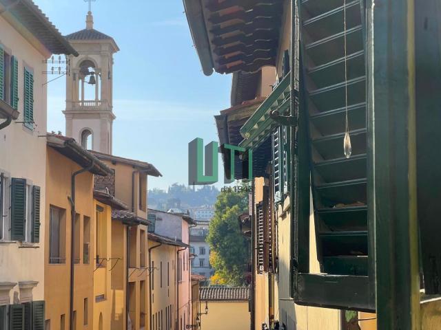APPARTAMENTO in VENDITA a FIRENZE SANTA CROCE / SANT AMBROGIO di 4 vani