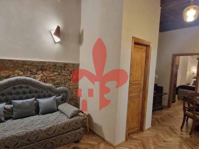 APPARTAMENTO in VENDITA a FIRENZE SANTA CROCE / SANT AMBROGIO di 4 vani