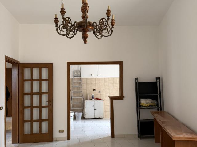 APPARTAMENTO in VENDITA a FIRENZE RIFREDI / DALMAZIA / CAREGGI di 6 vani