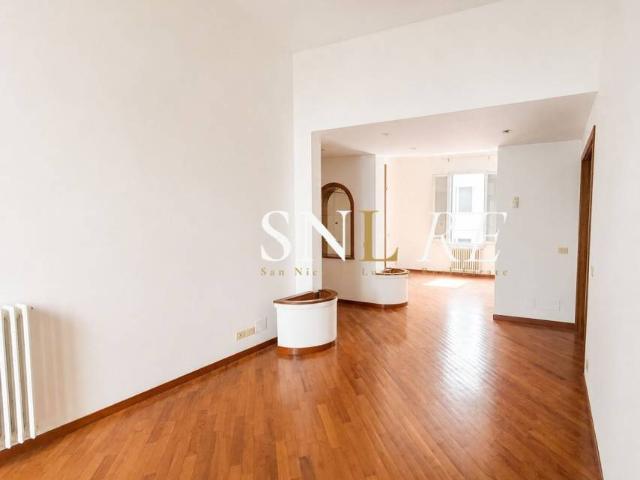 Appartamento in vendita a Firenze via Castelfidardo, Campo di Marte