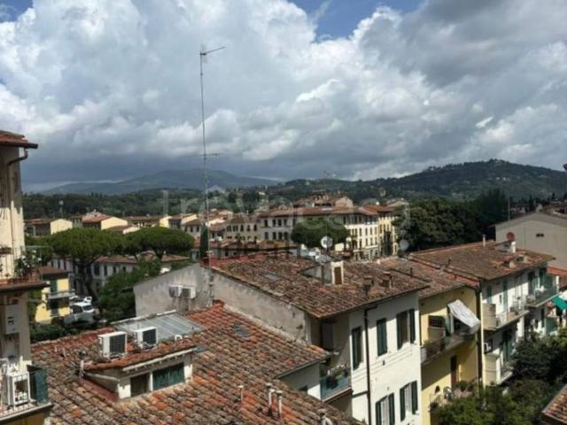 Appartamento in vendita a Firenze via Francesco Caracciolo, Cure