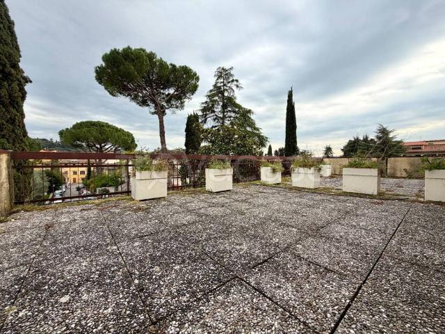 Appartamento in vendita a Firenze via Luigi Carrand, Cure