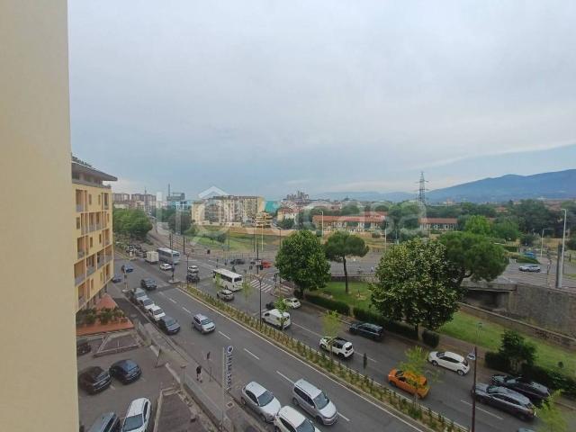 Appartamento in vendita a Firenze viale Francesco Redi, 83, Porta al Prato San Jacopino