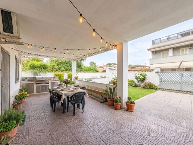 Appartamento in vendita a Fiumicino RM