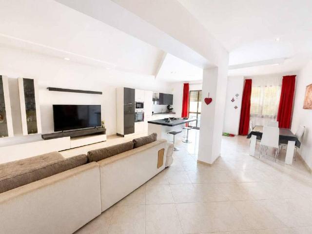 Appartamento in vendita a Floridia SR