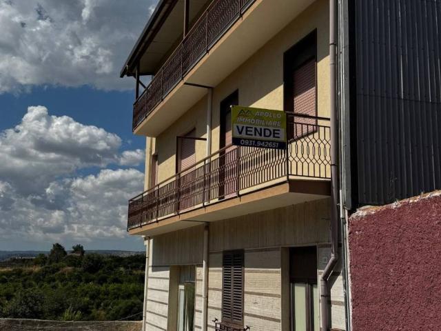 Appartamento in vendita a Floridia SR