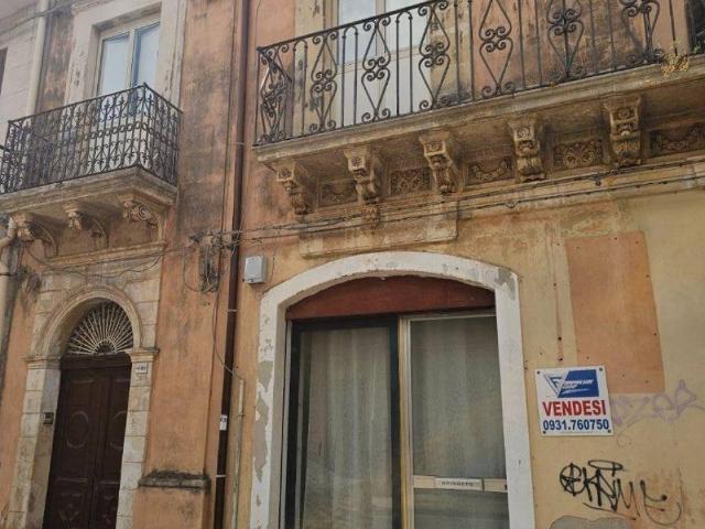 Appartamento in vendita a Floridia SR