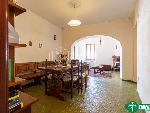 Appartamento in vendita a Follo