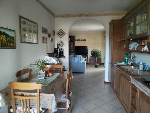 APPARTAMENTO in VENDITA a FOLLONICA 167 EST di 5 vani