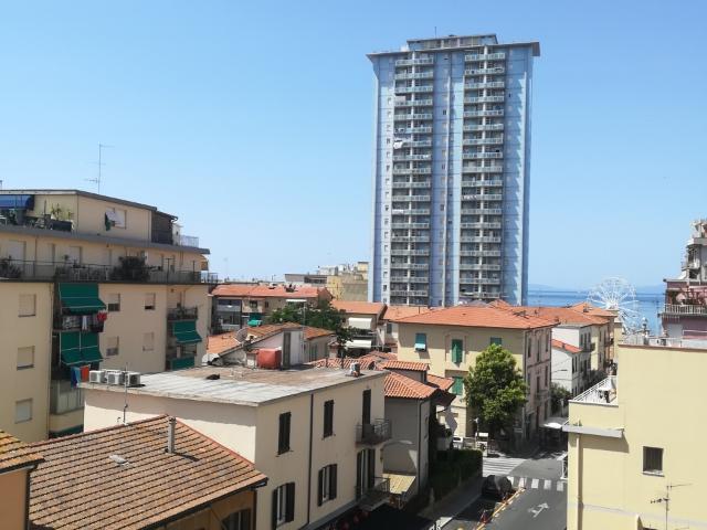 APPARTAMENTO in VENDITA a FOLLONICA CENTRO di 4 vani