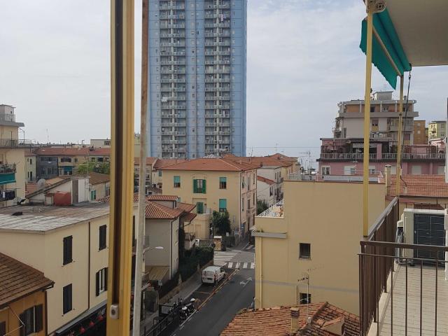 APPARTAMENTO in VENDITA a FOLLONICA CENTRO di 5 vani