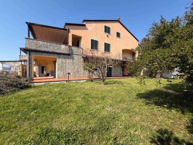 Appartamento in vendita a Fosdinovo MS