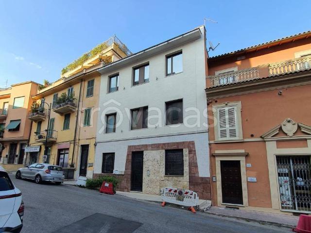 Appartamento in vendita a Frosinone via Marco Minghetti, Centro città