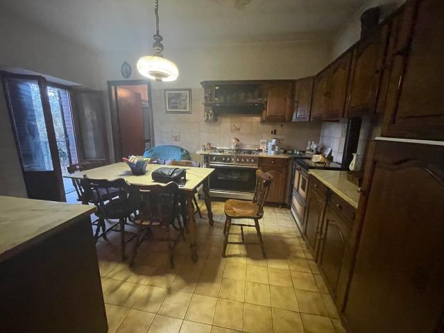 APPARTAMENTO in VENDITA a GAIOLE IN CHIANTI Monti in Chianti di 10 vani