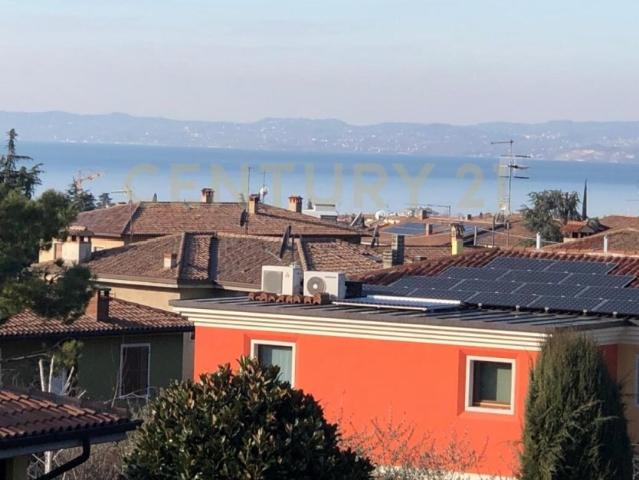 Appartamento in vendita a Garda via Vittorio Monese
