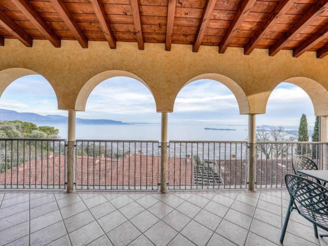Appartamento in vendita a Gardone Riviera BS
