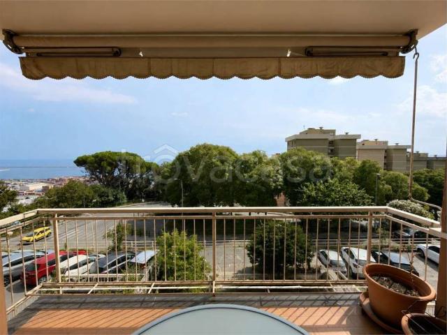 Appartamento in vendita a Genova via Calamandrei, Voltri