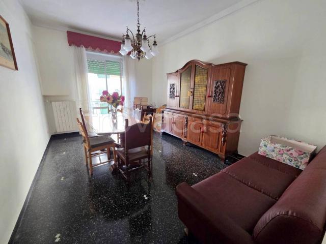 Trilocale in vendita a Genova via De Mari, Pra'