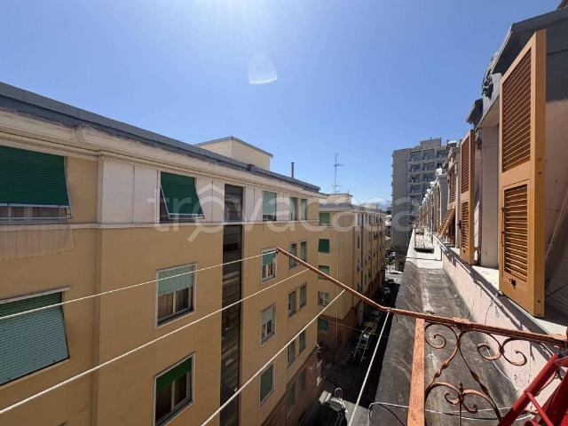 Appartamento in vendita a Genova via XXIV Maggio 8, Sestri Ponente