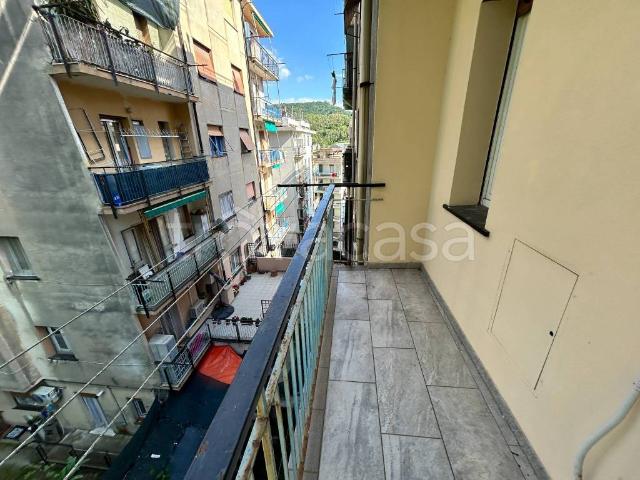 Appartamento in vendita a Genova, Rivarolo