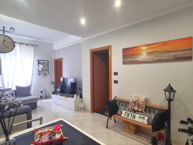 Appartamento in vendita a Genova, Rivarolo