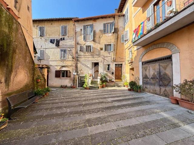 Appartamento in vendita a Genazzano RM