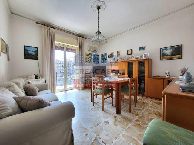Appartamento in vendita a Giarre via Lazio, 25