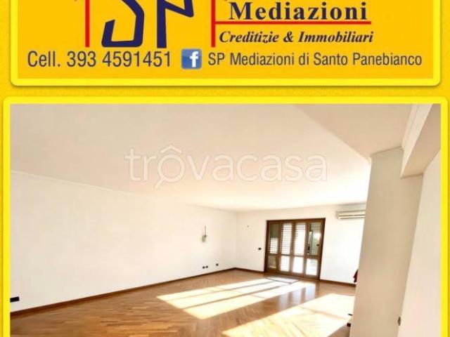 Appartamento in vendita a Giarre via Niccolò Tommaseo