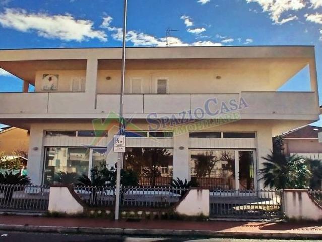 Appartamento in vendita a Giulianova via Iaconi, 39, Colleranesco